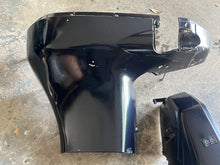 Cargar imagen en el visor de la galería, 175 150 135 115 hp Ficht Evinrude Lower Motor Cover PORT 5004969 5004969 STARBOARD 5004970 5005014 two stroke 2002-2006
