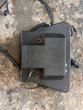 Cargar imagen en el visor de la galería, 250 200 225 hp Johnson Evinrude 0586212 Power Pack 586212 0586661 1997-2001 two stroke
