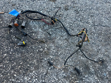 Load image into Gallery viewer, 200 225 250 hp Johnson Evinrude V6 engine harness 0586243 two stroke
