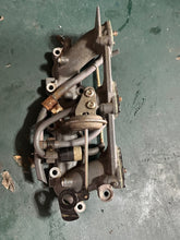 Charger l'image dans la galerie, BF 25 30 hp Honda INTAKE MANIFOLD 17100-ZV7-000ZA with THROTTLE ROD DIAPHRAGM 16400-ZV5-015 four stroke pre 1997-2003
