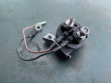 Cargar imagen en el visor de la galería, 15 - 75 HP Mercury 825096T RELAY efi FOUR STROKE 95643M BRACKET oem
