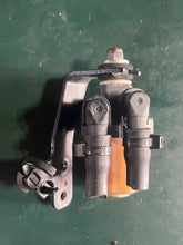 Charger l'image dans la galerie, 60 50 40 30 hp Mercury EFI 880121 BRACKET AND FUEL FILTER 879884T four stroke OEM
