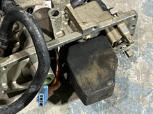 Charger l'image dans la galerie, f 150 hp Yamaha VST FLOAT CHAMBER top COVER 63P-14182-20-00 four stroke 2015-2024 63P-14180-20-00

