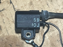 Cargar imagen en el visor de la galería, 150 hp Yamaha 6R3-85570-01-00 IGNITION COIL 6” boot cable 115-200 hp 1994-2006
set of 3
