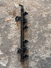 Load image into Gallery viewer, f 115 hp Yamaha DELIVERY PIPE fuel rail 6EK-13160-00-00 four stroke 2014-2021 some 130 hp compatibility
