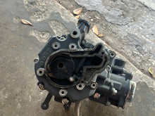 Cargar imagen en el visor de la galería, DF 2.5 hp Suzuki  CYLINDER BLOCK crankcase 11200-97J20 HEAD COVER 11110-97J30 four stroke 2023-2024
