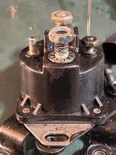 Cargar imagen en el visor de la galería, 250 - 90 hp Evinrude Ficht 0985064 SOLENOID 985064 Voltage Regulator 315480 OEM two stroke
