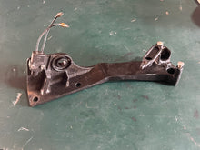 Charger l'image dans la galerie, 200 - 300 hp Mercury 899080T01 824010-c 824010c Shift ANCHOR BRACKET 89908
