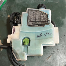 Cargar imagen en el visor de la galería, 25 15 hp Evinrude E-tec OIL TANK 5007897 PUMP &amp; MANIFOLD 5007898 OIL LEVEL 0352874 CAP 5007256 two stroke 2009-up
