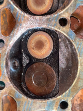 Cargar imagen en el visor de la galería, sold ebay aug2025——5.0 5.7 Liter OMC 1989 cylinder head #2 3853852 985431 Valve Cover 0986748 volvo
