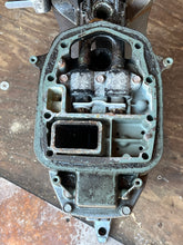 Load image into Gallery viewer, 40 50 hp Yamaha 20” MIDSECTION UPPER CASING 6H4-45111-10-4D SWIVEL 6H5-43311-04-4D STEERING BRACKET 6H4-42510-02-4D two strok
