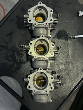 Cargar imagen en el visor de la galería, 225 hp Yamaha 76 degree CARBURETOR starboard 1-3-5 62J-14100-00-00 62J-14101-00-00 62J-14102-00-00 two stroke 1994-1996
