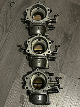 Charger l'image dans la galerie, 250 hp Yamaha CARBURETORS starboard 1-3-5 61A-14100-03-00 61A- 14101-03-00 61A-14102-03-00 two stroke 76 degree
