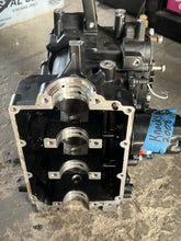 Charger l'image dans la galerie, 40 30 hp Mercury EFI CYLINDER BLOCK long 850082T35 four stroke 3 cylinder 2005
