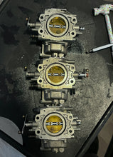 Cargar imagen en el visor de la galería, 225 hp Yamaha 76 degree CARBURETOR starboard 1-3-5 62J-14100-00-00 62J-14101-00-00 62J-14102-00-00 two stroke 1994-1996
