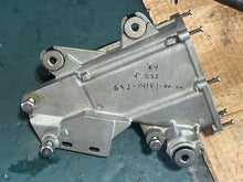 Cargar imagen en el visor de la galería, f 225 200 hp Yamaha vst FLOAT CHAMBER BODY w screws 69J-14181-00-00 2002-2010 four stroke
