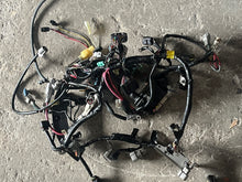 Cargar imagen en el visor de la galería, DF 175 hp Suzuki engine WIRING HARNESS 36610-96L50 four stroke 2019-2021
