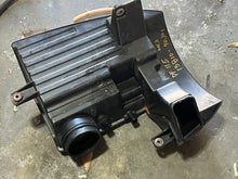 Charger l'image dans la galerie, DF 115 hp Suzuki INTAKE AIR SILENCER 13810-90J01 four stroke 2013-2020 some compatibility 100 140 compatibility

