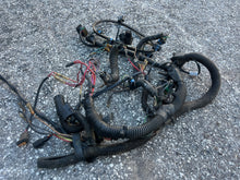 Cargar imagen en el visor de la galería, 250 hp Mercury EFI ENGINE HARNESS 825763A5 IGNITION HARNESS 825433A11 two stroke 1995 some compatibility 225 300 hp - for 4-p
