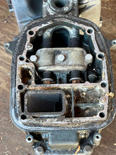 Charger l'image dans la galerie, 40 50 hp Yamaha 20” LONG MIDSECTION UPPER CASING 6H4-45111-10-4D SWIVEL 697-43311-03-4D STEERING ARM 6H4-42510-02-4D EXHAUST 
