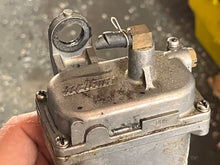 Cargar imagen en el visor de la galería, 50 40 hp Tohatsu Nissan vst VAPOR SEPARATOR tank 3T5101500 two stroke 2002-2011 some 70 90 hp compatibility
