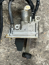 Charger l'image dans la galerie, DF 60 70 HP Suzuki VST top FUEL VAPOR SEPARATOR 15600-99E00 four stroke 1998-2009
