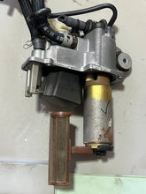 Load image into Gallery viewer, f 90 75 hp Yamaha vst FUEL CHAMBER 6D8-14180-20-00 PUMP four stroke 2005-2011
