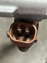 Cargar imagen en el visor de la galería, DF 150 hp Suzuki FUEL INJECTORS 15710-96J00 DELIVERY PIPE rail 15751-96J00 four stroke 175 200 hp compatible
