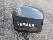 Cargar imagen en el visor de la galería, 225 250 hp Yamaha TOP COWLING ASSY 65J-42610-V1-4D engine cover Two Stroke 2000-2001 vx Saltwater Series
