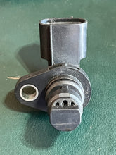 Charger l'image dans la galerie, DF 115 140 Suzuki Crankshaft Position Sensor J5T34372 33220-64L10 Four Stroke 2015-2024 compatible with some 40 50 60 70 75 8
