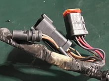 Load image into Gallery viewer, ❌90 115 hp Johnson 0584762 ENGINE CABLE ASSY 0586228 RELAY &amp; CABLE ASSY nla 0334191 relay BRACKET ois 1998-2001 TWO STROKE
