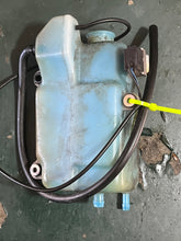 Load image into Gallery viewer, 250 hp Yamaha OIL TANK 61A-21750-00-00 two stroke HPDI 3.3 liter SWITCH 6R3-8259E-00-00 some compatibility 200 225 300 hp 199
