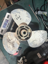 Charger l'image dans la galerie, t 9.9 hp Yamaha PROPELLER 3X11-3/4"X9-1/4"-R) 6G8-45947-00-EL four stroke 1994-2006 T9.9ELRT
