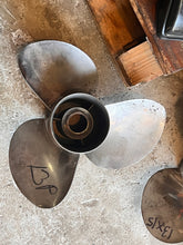 Charger l'image dans la galerie, Solas 9431-138-31 Propeller 3-Blade 13.75x13 pitch Standard Rotation NO HUB KIT
