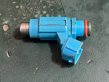 Cargar imagen en el visor de la galería, DF 225 250 200 hp Suzuki FUEL INJECTOR 15710-93J00 four stroke 2004-2020

