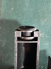 Charger l'image dans la galerie, f 225 Yamaha 69J-82316-00-00 IGNITION COIL BRACKET 90480-09M21-00 GROMMET 200 225 hp four stroke
