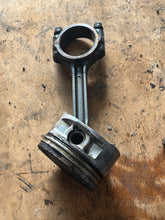 Cargar imagen en el visor de la galería, 40 30 hp Mercury EFI PISTON STANDARD 893524T07 CONNECTING ROD 856065T1 four stroke 3 cylinder 2005

