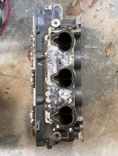 Load image into Gallery viewer, BF 225 200 hp Honda port CYLINDER HEAD 12210-ZY3-010ZA  2002-up BF 250 2007-up
