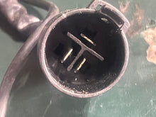 Cargar imagen en el visor de la galería, F 100 80 hp Yamaha Regulator Rectifier 67F-81960-10-00 67f-81960-00-00 four stroke 2002 outboard electrical
