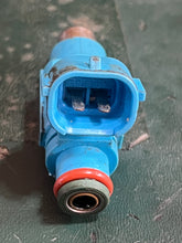 Cargar imagen en el visor de la galería, DF 225 250 200 hp Suzuki FUEL INJECTOR 15710-93J00 four stroke 2004-2020
