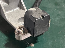 Charger l'image dans la galerie, f 9.9 hp Yamaha BASE ASSEMBLY 6G8-85561-00-94 four stroke PULSER 6G8-85580-02-00 1992-2005 T9.9ELRT
