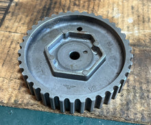 Cargar imagen en el visor de la galería, BF 90 75 HP Honda 14210-zw1-000 Timing Belt Driven Pulley 1997-2005
