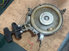 Charger l'image dans la galerie, DT 8 9.9 hp Suzuki 18100-92D01 Recoil Starter TWO STROKE 1988-1997
