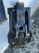 Cargar imagen en el visor de la galería, 250 225 300 hp Mercury 3.0 liter Optimax DFI SWIVEL BRACKET 8710T20 BOTTOM YOLK 826364F1 SWIVEL PIN steering arm 826432A2 SUP
