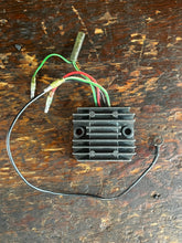 Charger l'image dans la galerie, 90 75 HP Yamaha voltage RECTIFIER &amp; REGULATOR 6H0-81960-00-00 Two Stroke 3 cylinder 1992-2000
