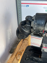 Charger l'image dans la galerie, complete Mercruiser Bravo One, sterndrive upper &amp; lower unit, 1.50:1 Gear Ratio USED
