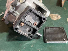 Cargar imagen en el visor de la galería, 6 8 HP Yamaha carburetor with fuel pump 1984-2003 TWO STROKE 6G1-24412-01-00 6G1-14301-01-00
