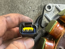 Cargar imagen en el visor de la galería, f 150 hp Yamaha STATOR 63P-81410-00-00 2004-2024 PULSER COIL 63P-85580-00-00 four stroke 2004-2023
