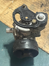 Charger l'image dans la galerie, DF 50 60 40 hp Suzuki 13300-88L01 Throttle Body 2015 FOUR STROKE df50avt 2015-2019
