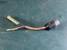 Cargar imagen en el visor de la galería, 70 85 90 115 150 200 225 hp Yamaha 688-82560-10-00 THERMOSTAT SWITCH two stroke 1986-2000
